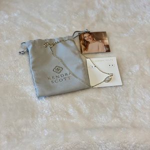 Kendra Scott necklace